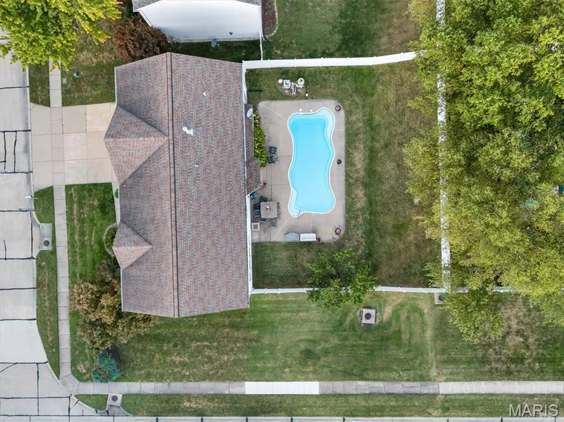 3552 Sutton Drive, St Charles, MO 63301 — listing photo 3 of 53