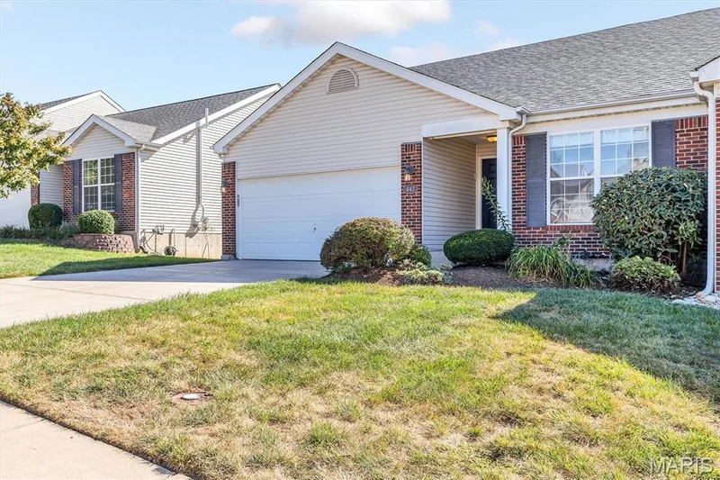 447 Angelique Place, St Charles, MO 63303 — listing photo 3 of 48