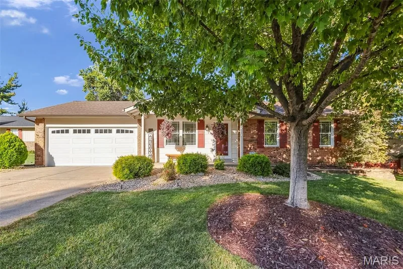 7 Teak Court, St Peters, MO 63376 — listing photo 2 of 26