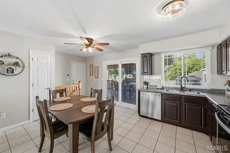 7 Teak Court, St Peters, MO 63376 — listing photo 6 of 26