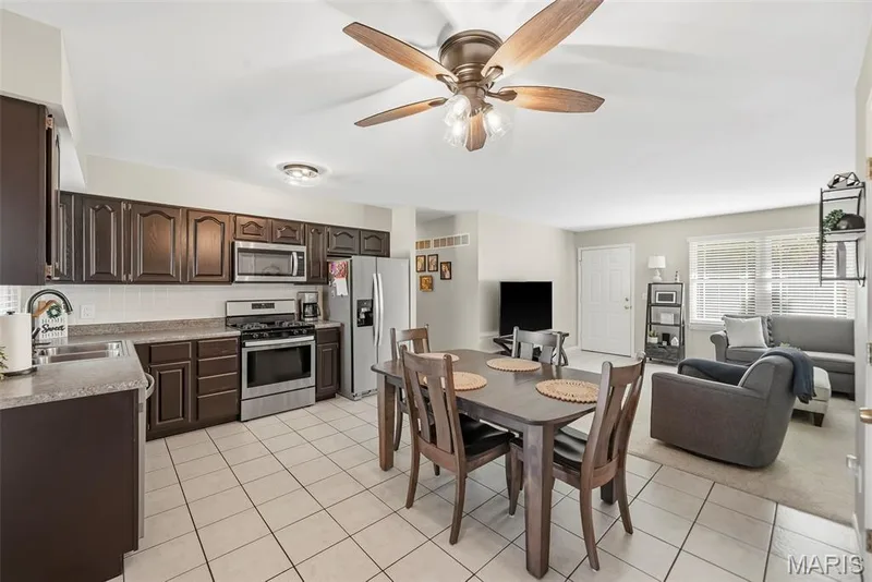 7 Teak Court, St Peters, MO 63376 — listing photo 8 of 26