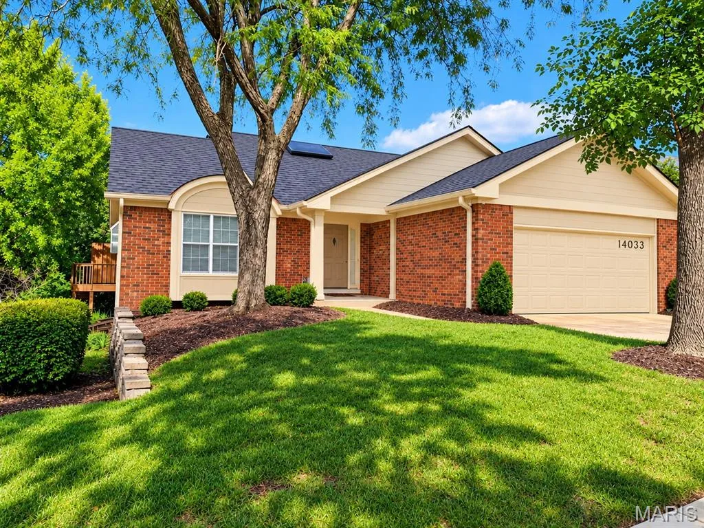 Welcome Home! — 14033 Baywood Villages Drive, Chesterfield, MO 63017