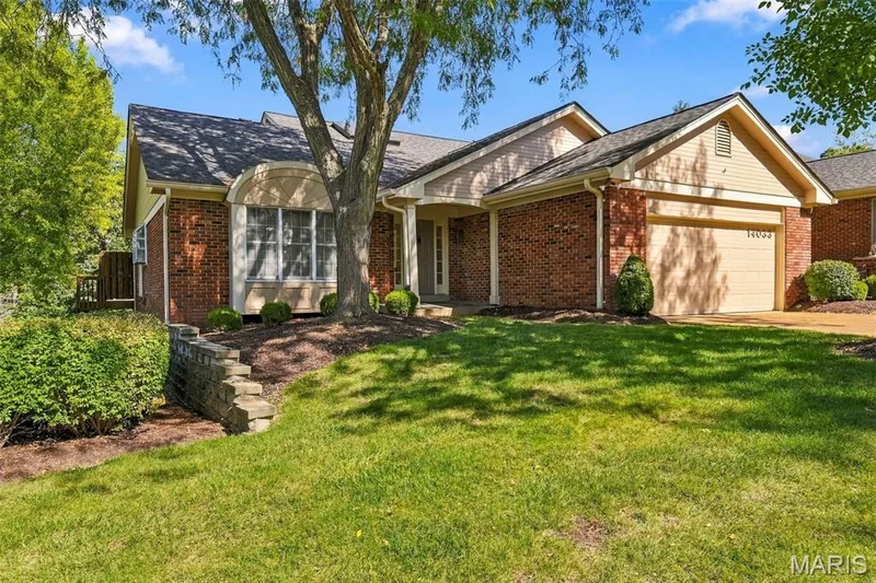 Make this villa your own — 14033 Baywood Villages Drive, Chesterfield, MO 63017