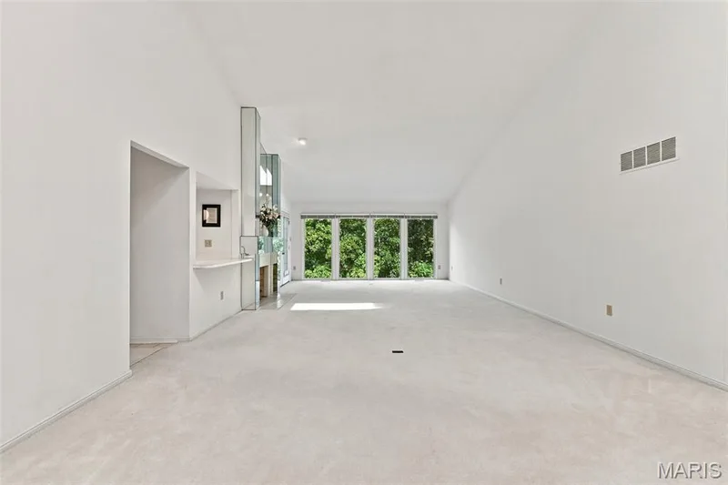 So many possibilities... — 14033 Baywood Villages Drive, Chesterfield, MO 63017