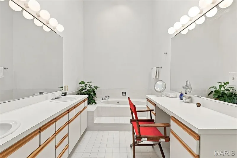 Jetted tub, Dual sinks, a Make-Up desk — 14033 Baywood Villages Drive, Chesterfield, MO 63017