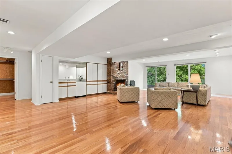 2nd Fireplace, Wet Bar — 14033 Baywood Villages Drive, Chesterfield, MO 63017