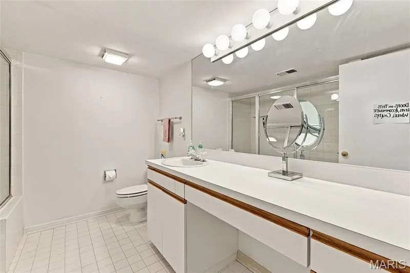 Lower Level full bath — 14033 Baywood Villages Drive, Chesterfield, MO 63017