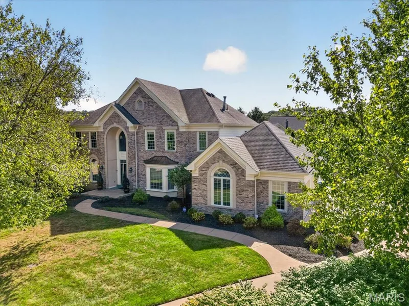 17915 White Robin Court, Chesterfield, MO 63005 — listing photo 2 of 75