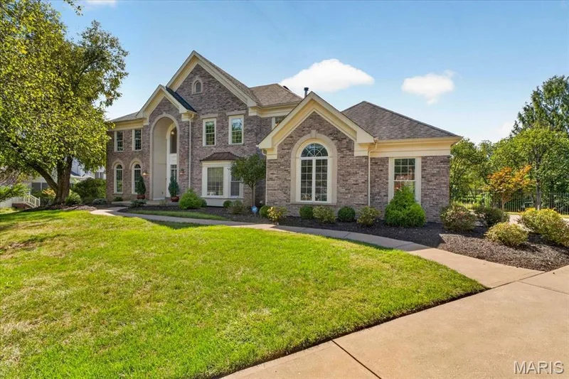 17915 White Robin Court, Chesterfield, MO 63005 — listing photo 6 of 75