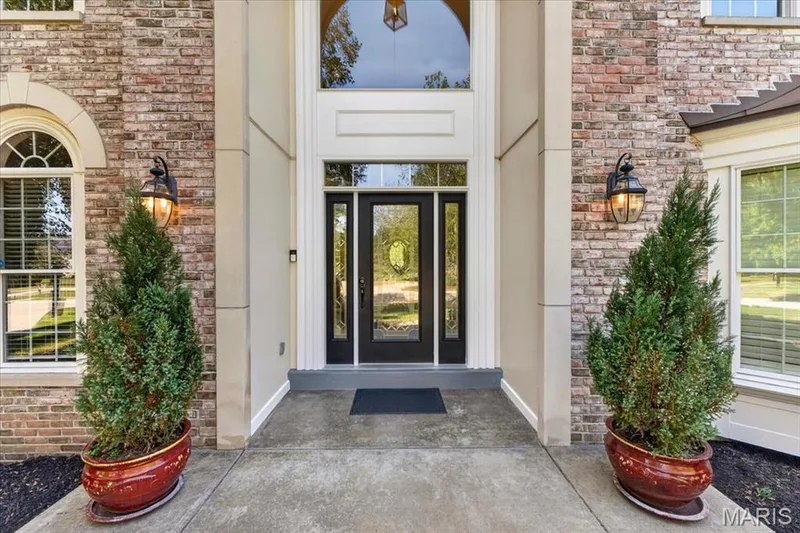 17915 White Robin Court, Chesterfield, MO 63005 — listing photo 4 of 72