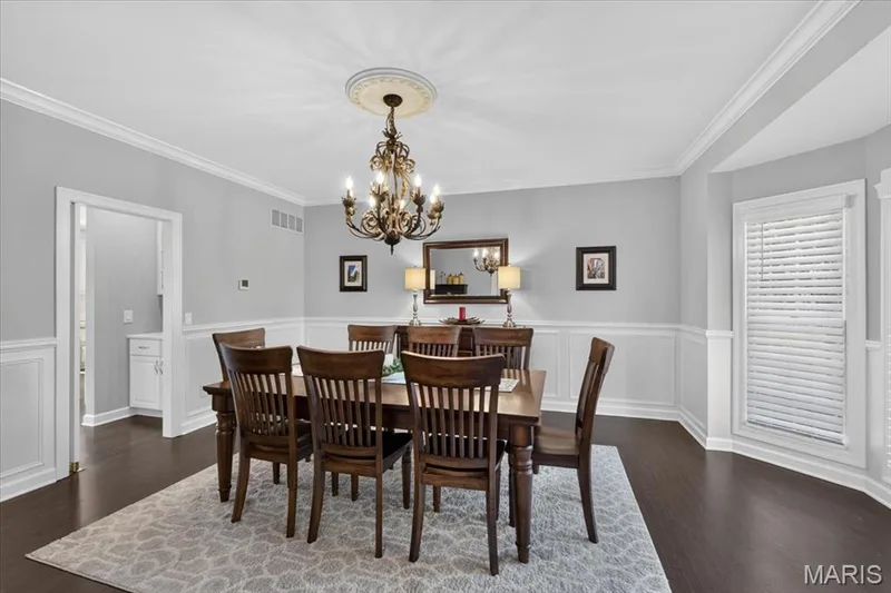 17915 White Robin Court, Chesterfield, MO 63005 — listing photo 11 of 72