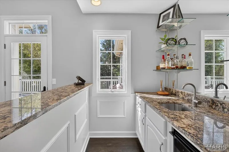 17915 White Robin Court, Chesterfield, MO 63005 — listing photo 18 of 72