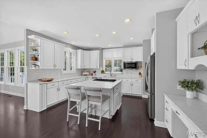 17915 White Robin Court, Chesterfield, MO 63005 — listing photo 21 of 72