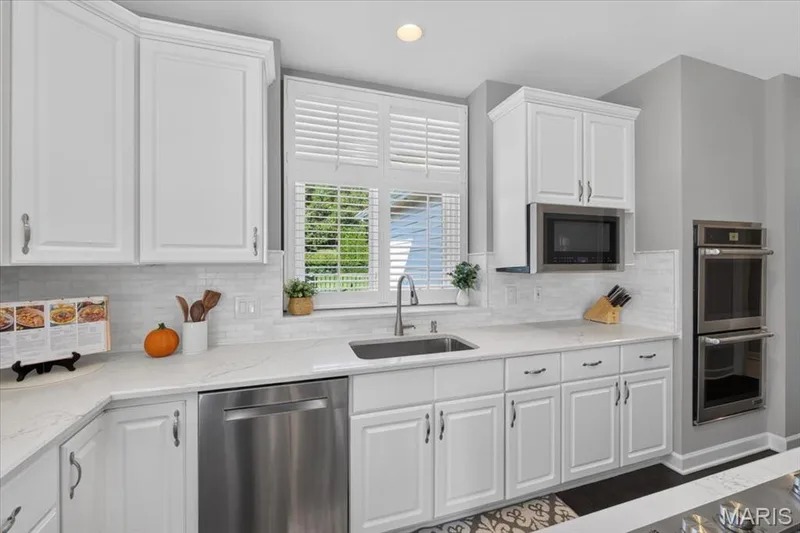 17915 White Robin Court, Chesterfield, MO 63005 — listing photo 23 of 72