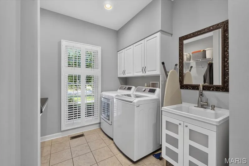 17915 White Robin Court, Chesterfield, MO 63005 — listing photo 30 of 72