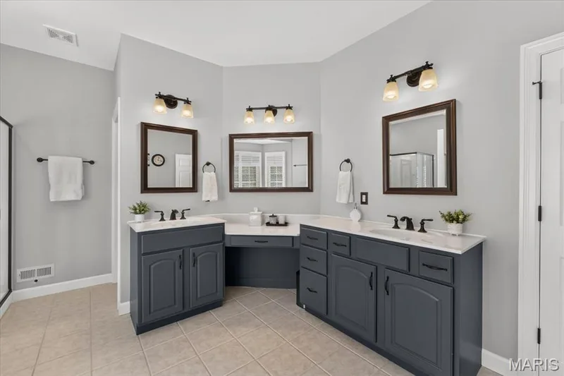 17915 White Robin Court, Chesterfield, MO 63005 — listing photo 35 of 72