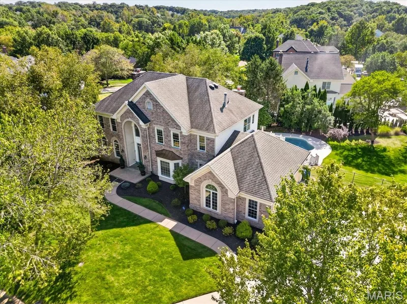 17915 White Robin Court, Chesterfield, MO 63005 — listing photo 2 of 72
