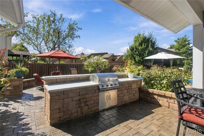 Outdoor kitchen — 733 Cedar Glen Drive, Weldon Spring, MO 63304