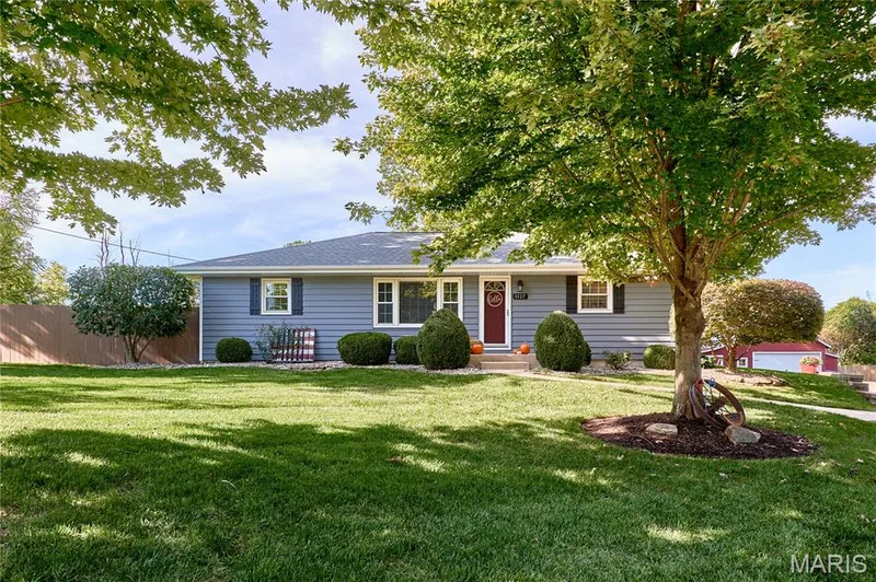 1127 Caulks Hill Road, St Charles, MO 63304 — listing photo 2 of 28