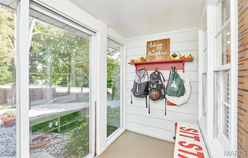 1127 Caulks Hill Road, St Charles, MO 63304 — listing photo 8 of 28