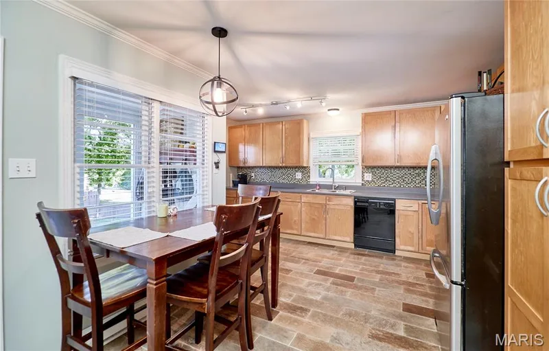 1127 Caulks Hill Road, St Charles, MO 63304 — listing photo 9 of 28