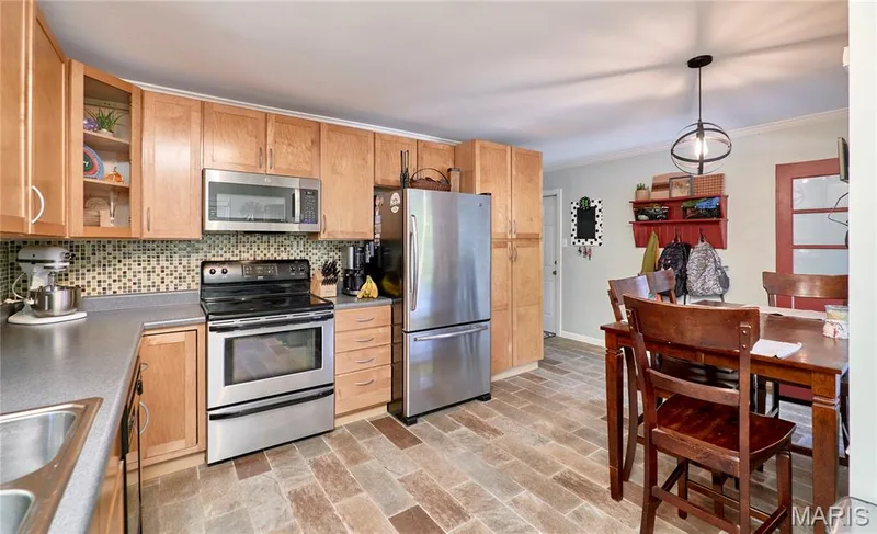 1127 Caulks Hill Road, St Charles, MO 63304 — listing photo 11 of 28
