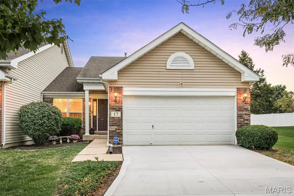 Welcome to 17 Belmonte Court. — 17 Belmonte Court, Lake St. Louis, MO 63368
