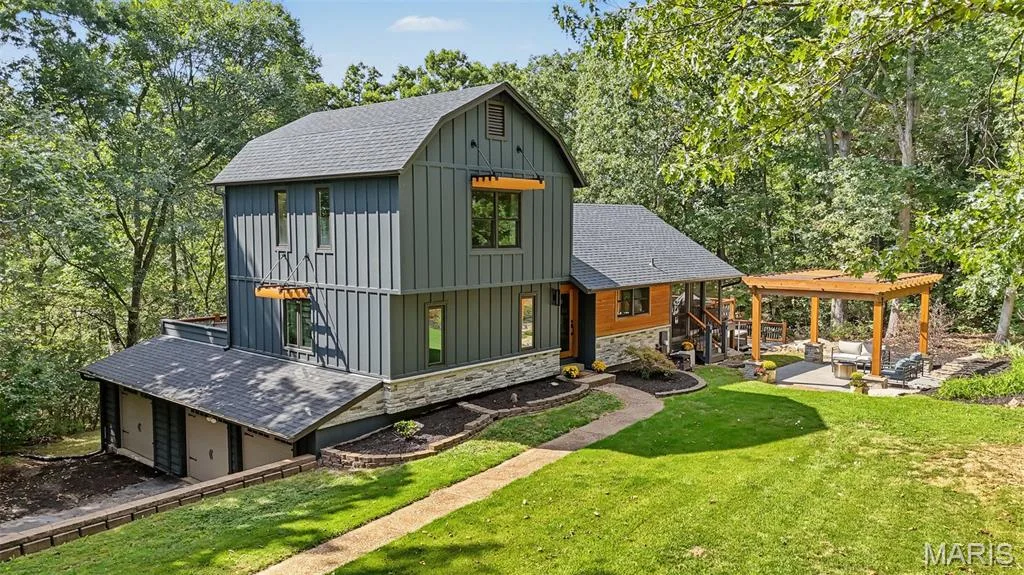 4 Wolf Trail Court, Defiance, MO 63341 — listing photo 1 of 43