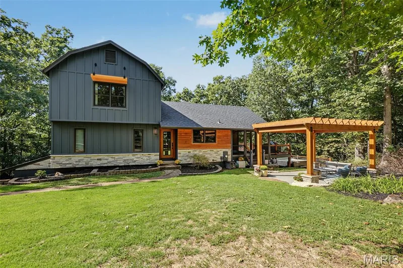 4 Wolf Trail Court, Defiance, MO 63341 — listing photo 2 of 43