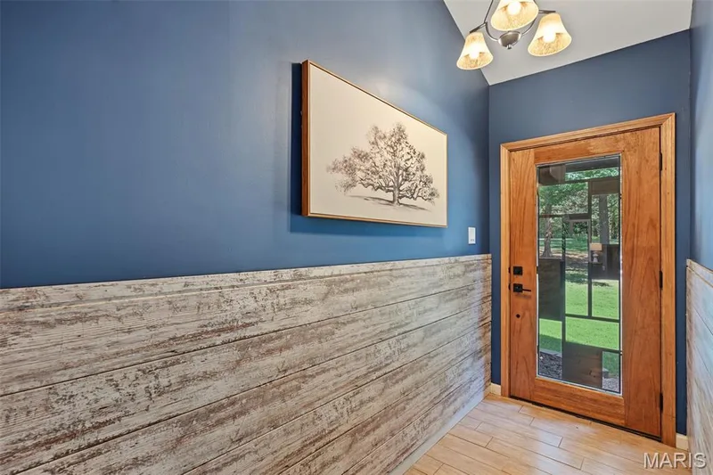 4 Wolf Trail Court, Defiance, MO 63341 — listing photo 5 of 43