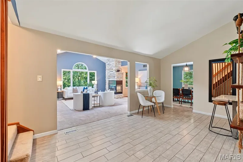 4 Wolf Trail Court, Defiance, MO 63341 — listing photo 6 of 43