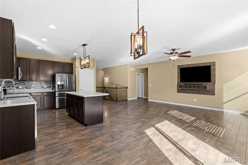 664 Wilmer Meadow Drive, Wentzville, MO 63385 — listing photo 7 of 34
