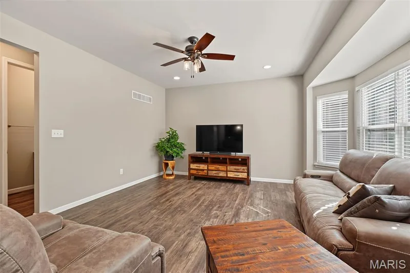 127 Cobble Road, O'Fallon, MO 63366 — listing photo 5 of 31