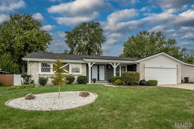 12 Oakridge West Drive, St Peters, MO 63376 — listing photo 3 of 51