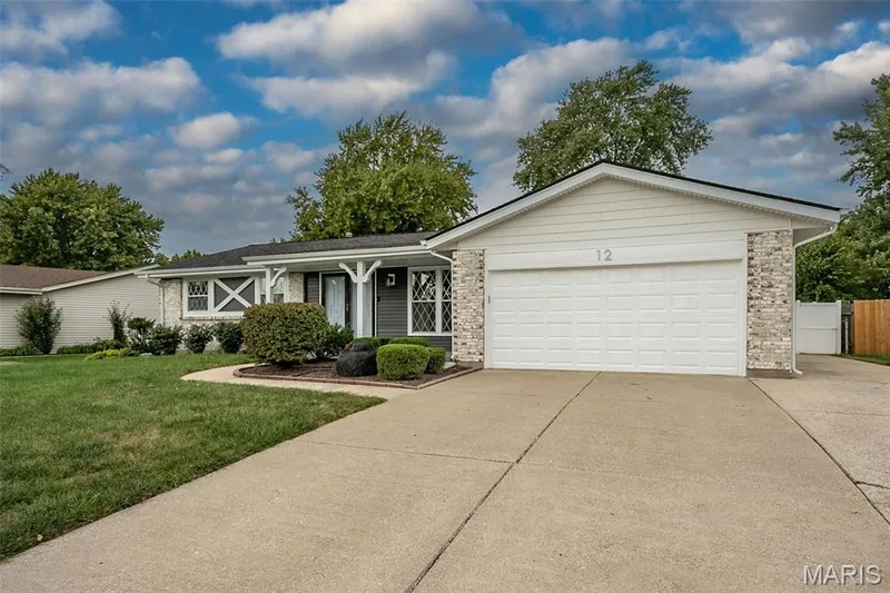 12 Oakridge West Drive, St Peters, MO 63376 — listing photo 6 of 51