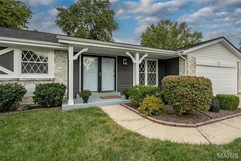 12 Oakridge West Drive, St Peters, MO 63376 — listing photo 7 of 51