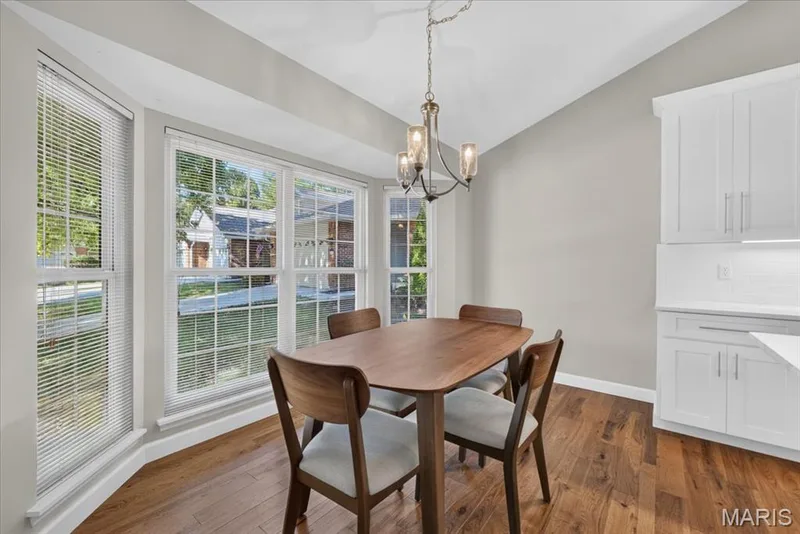 15425 Braefield Drive, Chesterfield, MO 63017 — listing photo 4 of 40