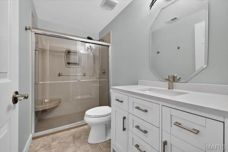 Hall Full Bath — 15425 Braefield Drive, Chesterfield, MO 63017