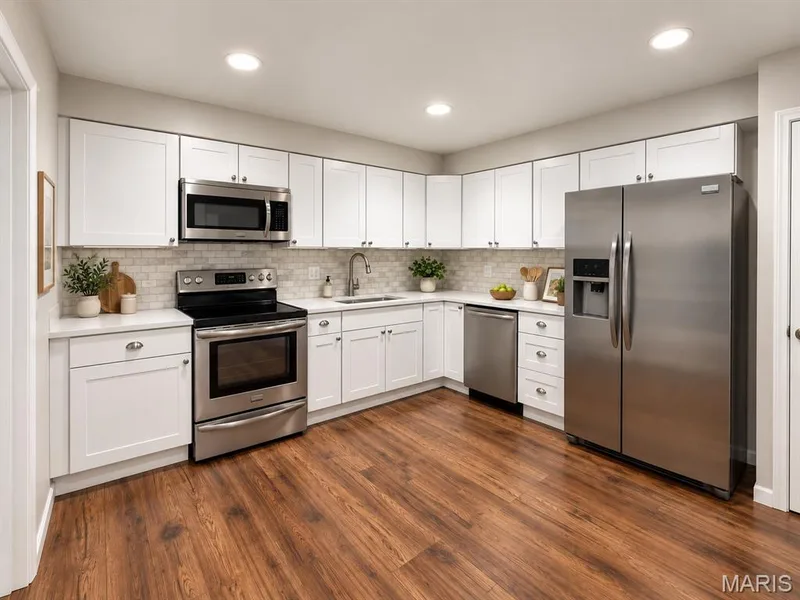 2323 Manor Grove Drive #18, Chesterfield, MO 63017 — listing photo 7 of 27