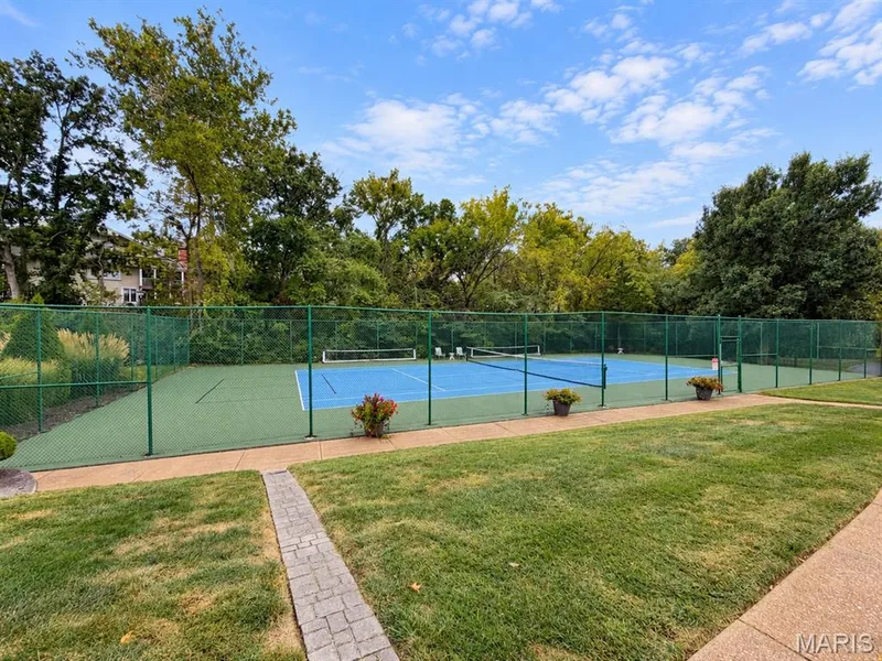 2323 Manor Grove Drive #18, Chesterfield, MO 63017 — listing photo 25 of 27