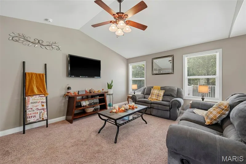 124 Prairie Bluffs Drive, Wentzville, MO 63385 — listing photo 5 of 32