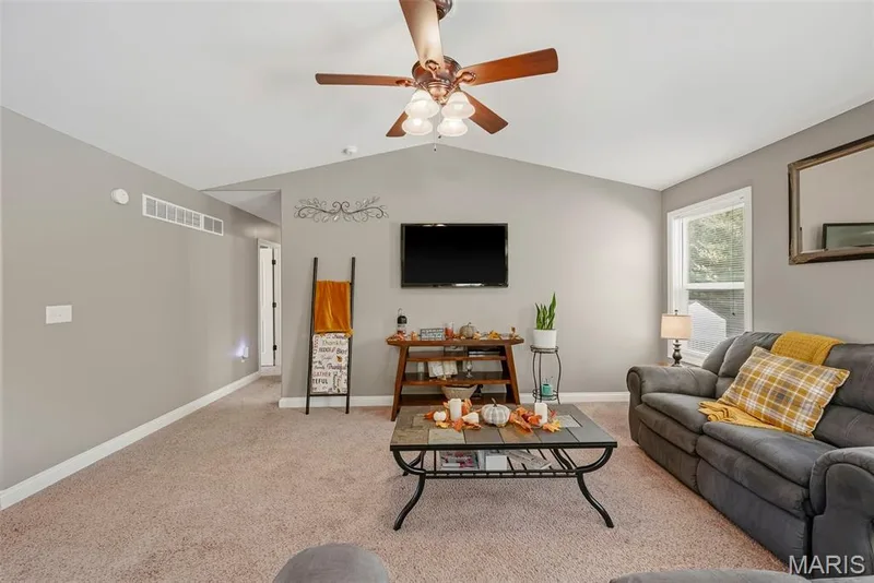 124 Prairie Bluffs Drive, Wentzville, MO 63385 — listing photo 8 of 32