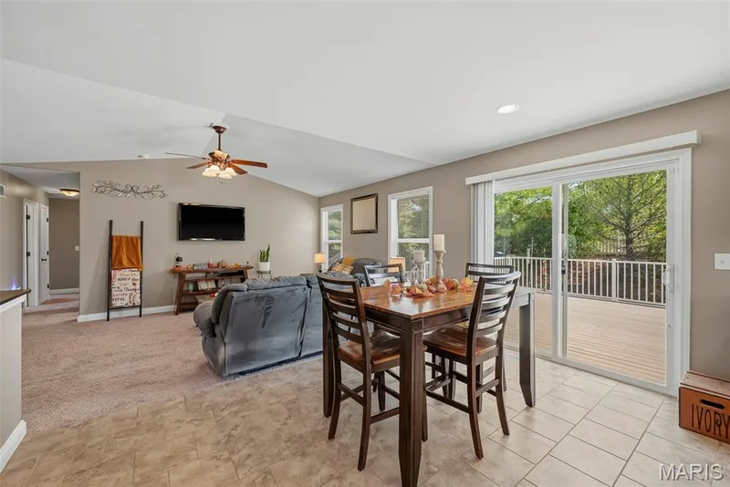 124 Prairie Bluffs Drive, Wentzville, MO 63385 — listing photo 4 of 32