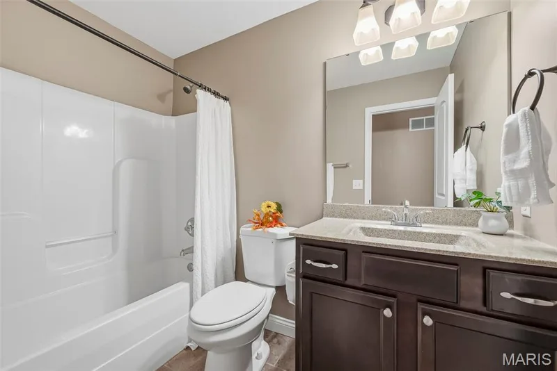 124 Prairie Bluffs Drive, Wentzville, MO 63385 — listing photo 15 of 32