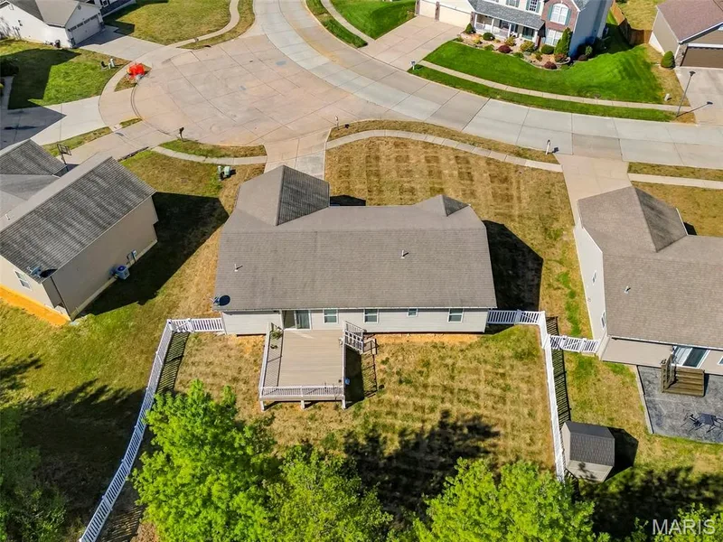 124 Prairie Bluffs Drive, Wentzville, MO 63385 — listing photo 31 of 32
