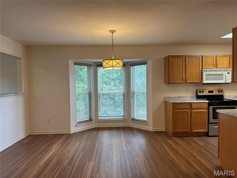 Breakfast Room with Bay Window between Kitchen and Bonus Eoom — 32 Austin Hill Court, Wentzville, MO 63385