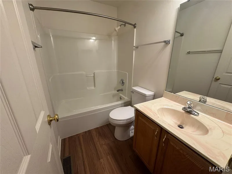 Guest Bathroom — 32 Austin Hill Court, Wentzville, MO 63385
