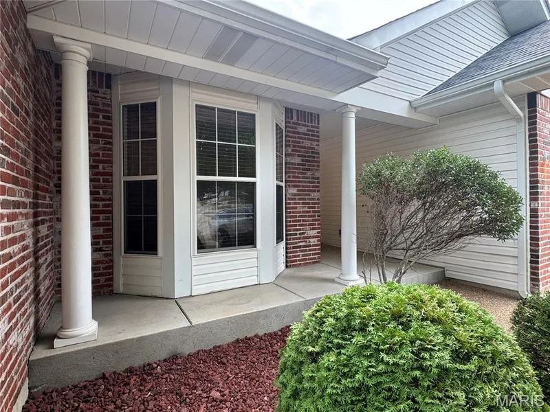 Beautiful brick front with bay window — 32 Austin Hill Court, Wentzville, MO 63385