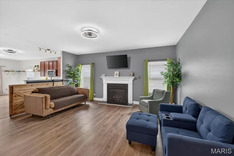 2031 Preston Woods Parkway, Lake St. Louis, MO 63367 — listing photo 6 of 43