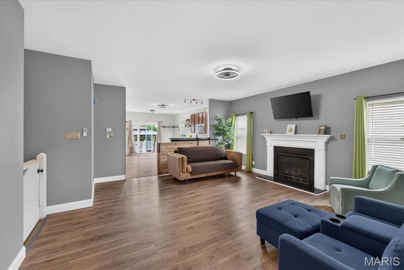 2031 Preston Woods Parkway, Lake St. Louis, MO 63367 — listing photo 10 of 43